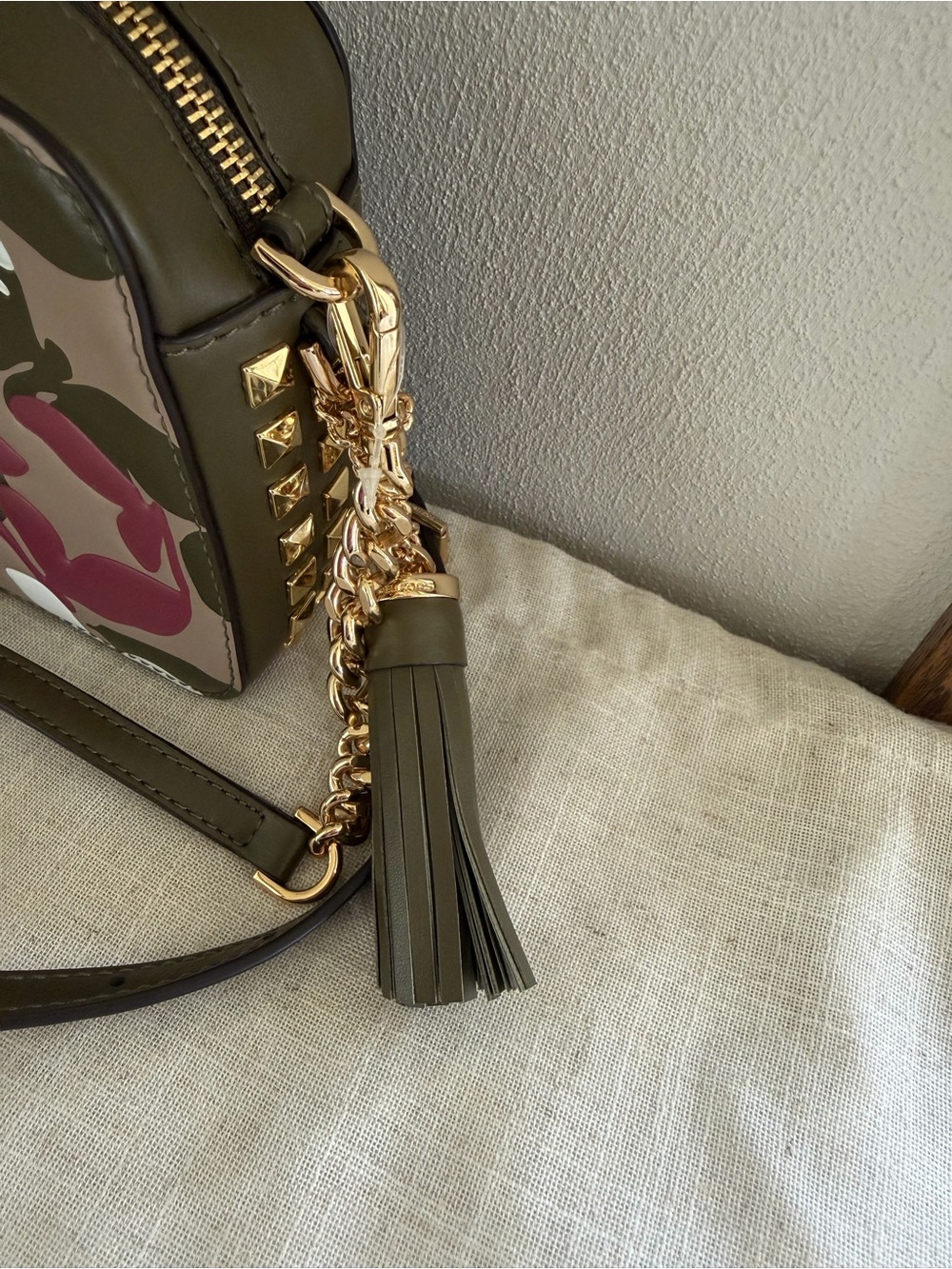 Michael Kors Ginny Medium Butterfly Camo Leather Crossbody Bag NWOT - Picture 4 of 13
